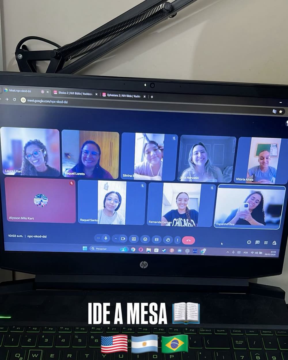 Un encuentro del IDE a la Mesa con las banderas de Estados Unidos, Argentina y Brasil